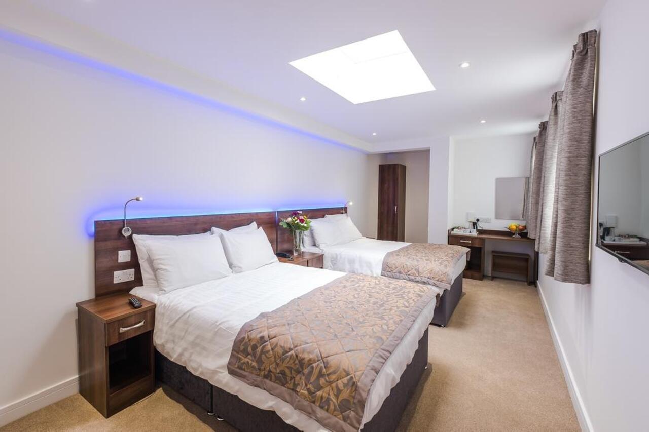 Signature Hotel London Илфорд Екстериор снимка