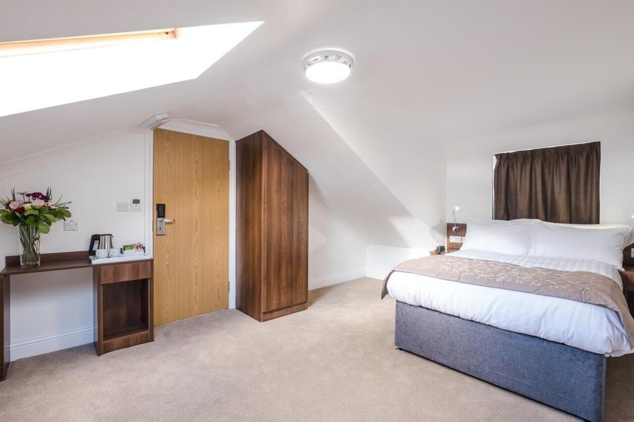 Signature Hotel London Илфорд Екстериор снимка
