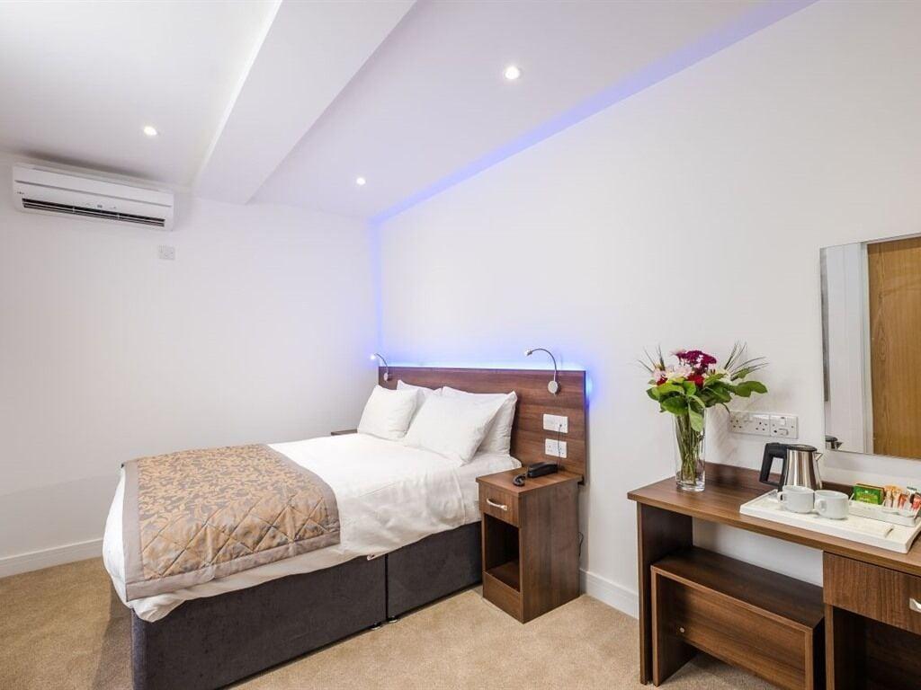 Signature Hotel London Илфорд Екстериор снимка