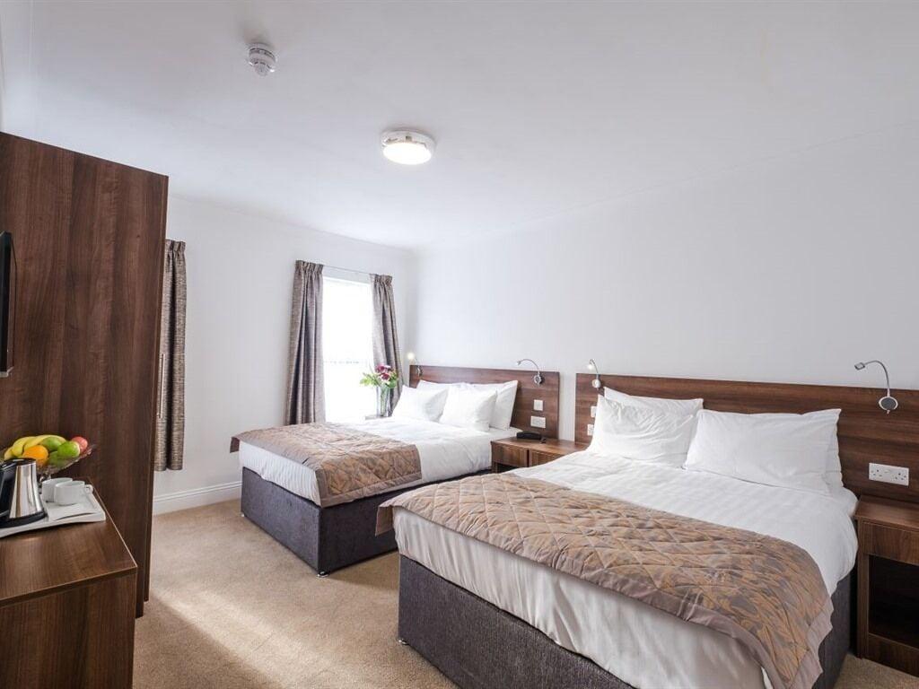 Signature Hotel London Илфорд Екстериор снимка