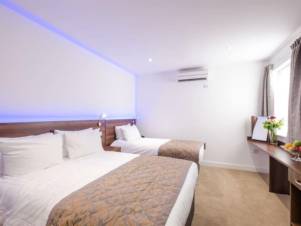 Signature Hotel London Илфорд Екстериор снимка