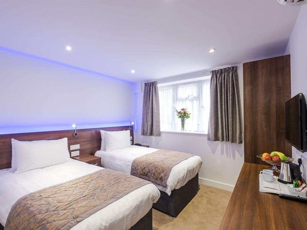 Signature Hotel London Илфорд Екстериор снимка