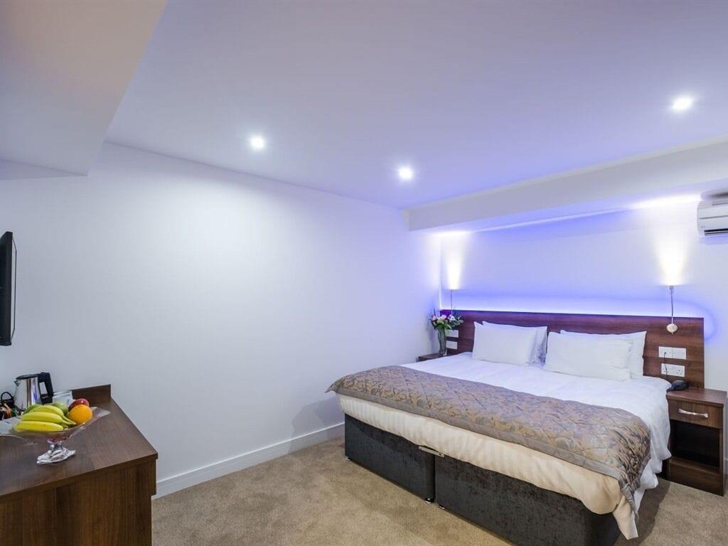 Signature Hotel London Илфорд Екстериор снимка