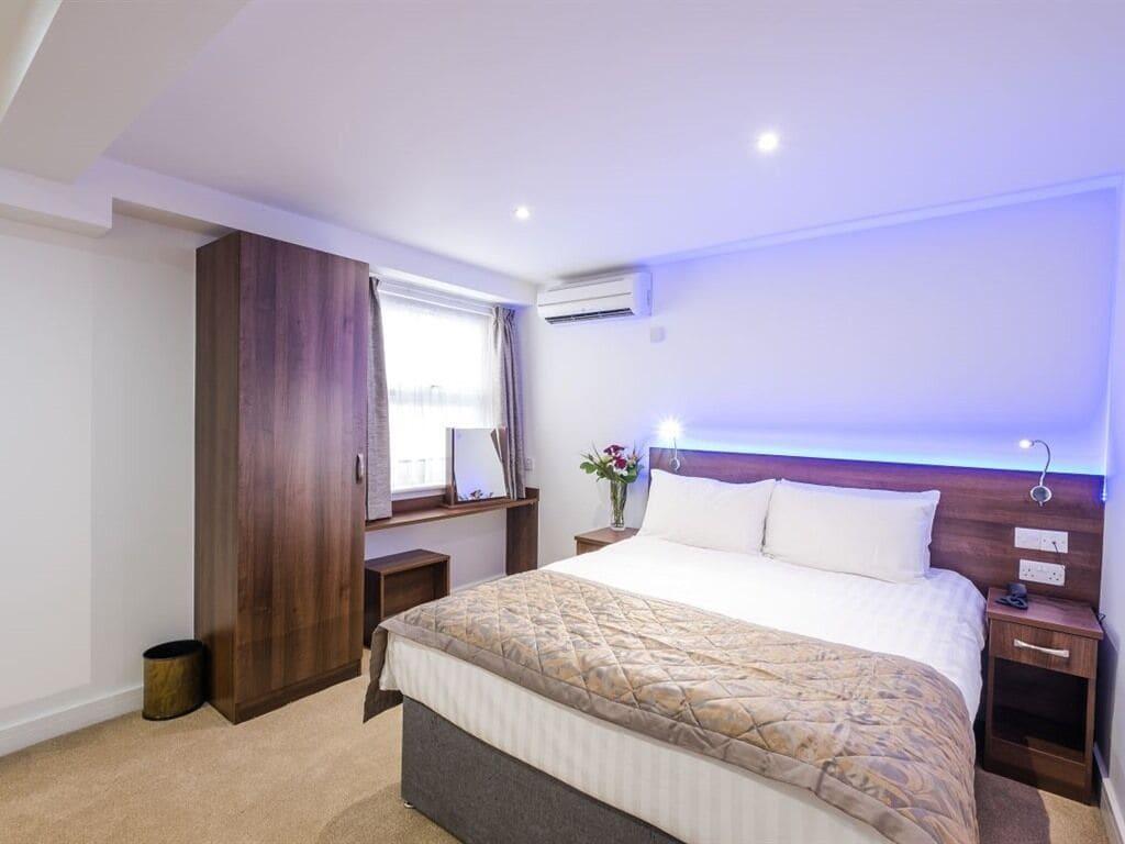 Signature Hotel London Илфорд Екстериор снимка