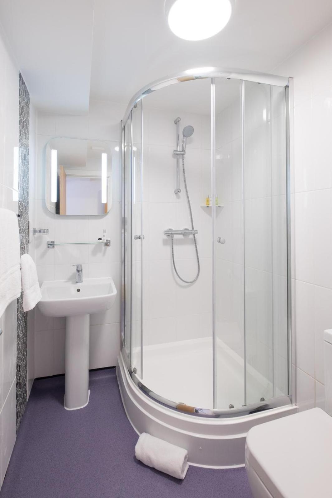 Signature Hotel London Илфорд Екстериор снимка