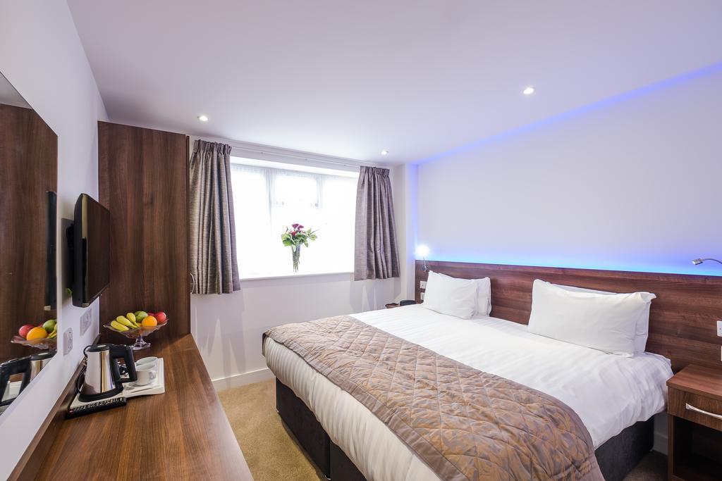 Signature Hotel London Илфорд Екстериор снимка