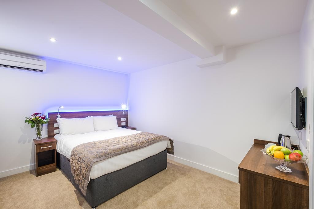 Signature Hotel London Илфорд Екстериор снимка