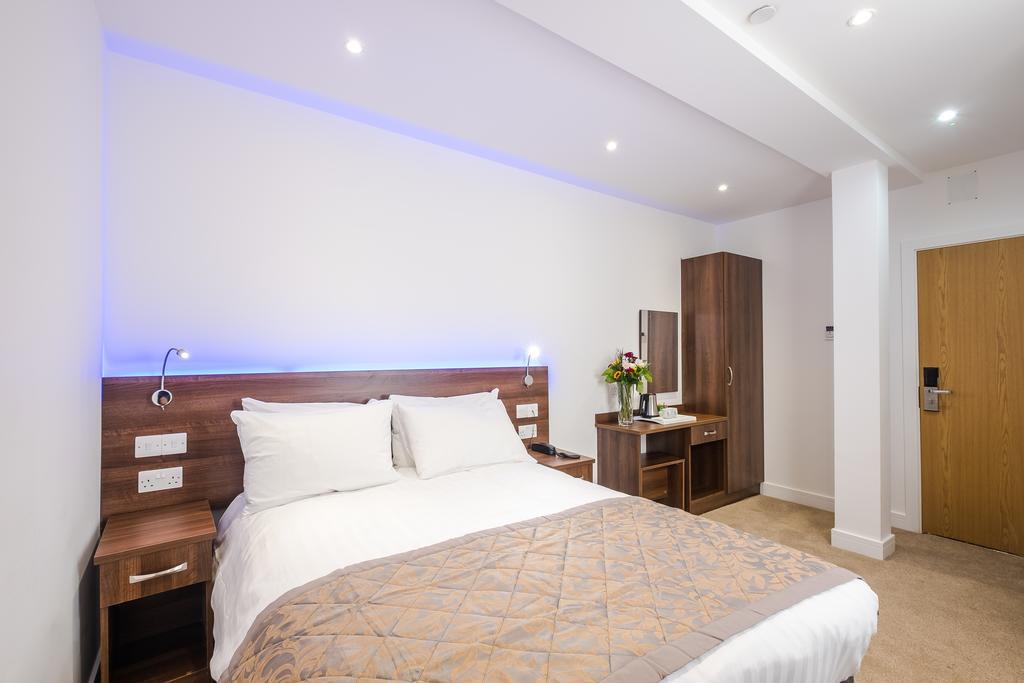 Signature Hotel London Илфорд Екстериор снимка