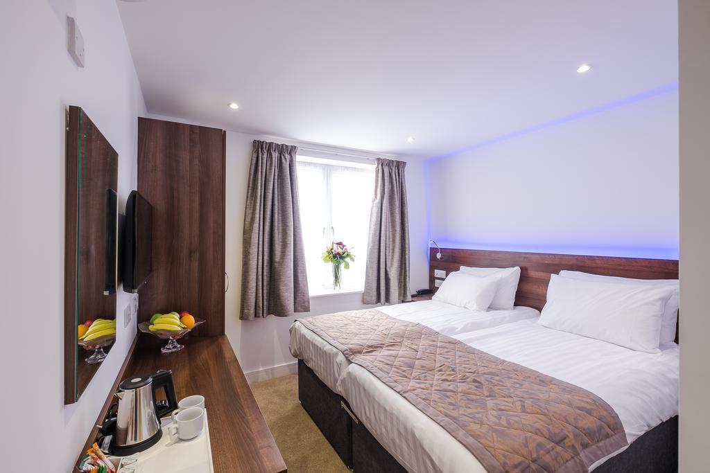 Signature Hotel London Илфорд Екстериор снимка