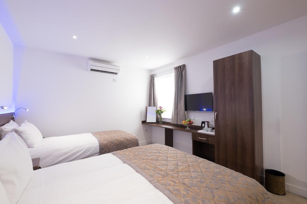 Signature Hotel London Илфорд Екстериор снимка